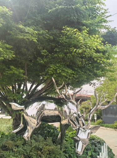 customer A modified deer sculpture